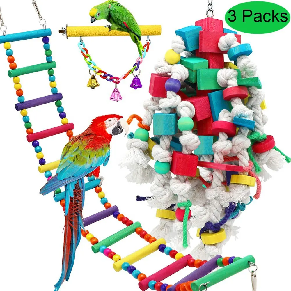 鳥のスイングおもちゃ、愛のための鐘のおもちゃでぶら下がっているとまり木を噛むオウムバジーコンゴウインコインコアフリカングレー