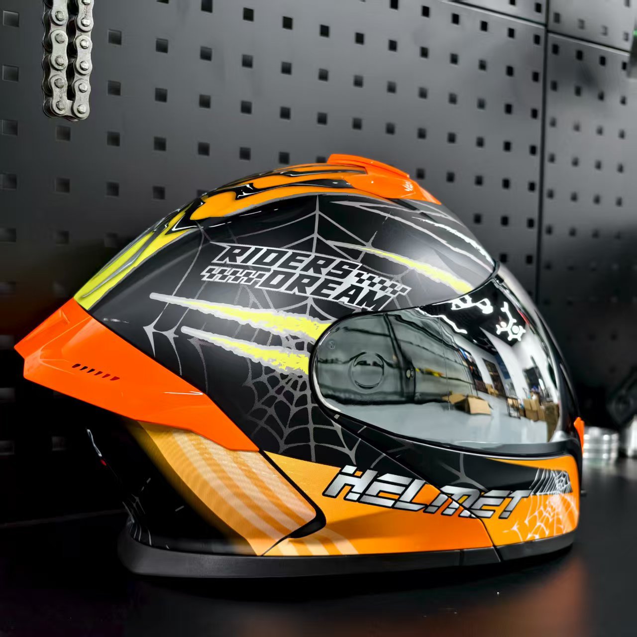 แมงมุมสีส้มดำหม่น