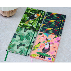 巨嘴鸟图案A4笔记本松紧带精装风格，带线缝纫装订，用于手帐 - Product Image 1