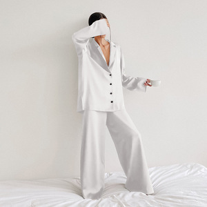 Tasarımcısı kadınlar lüks ipek pijama kız uzun pijama özel Loungewear kadın saten 2 adet pijama seti
