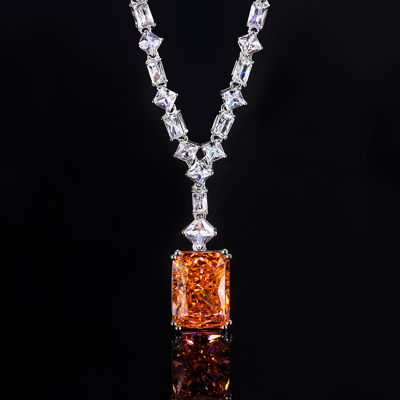 Collier en or champagne avec pendentif Fleur de Glace