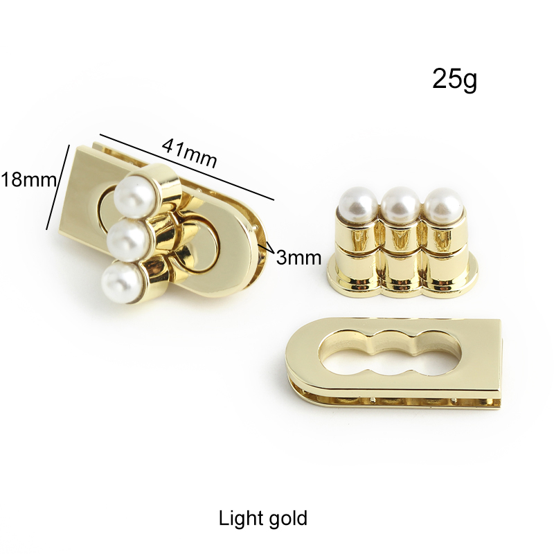 Style 6 : 41 x 18 mm, or clair