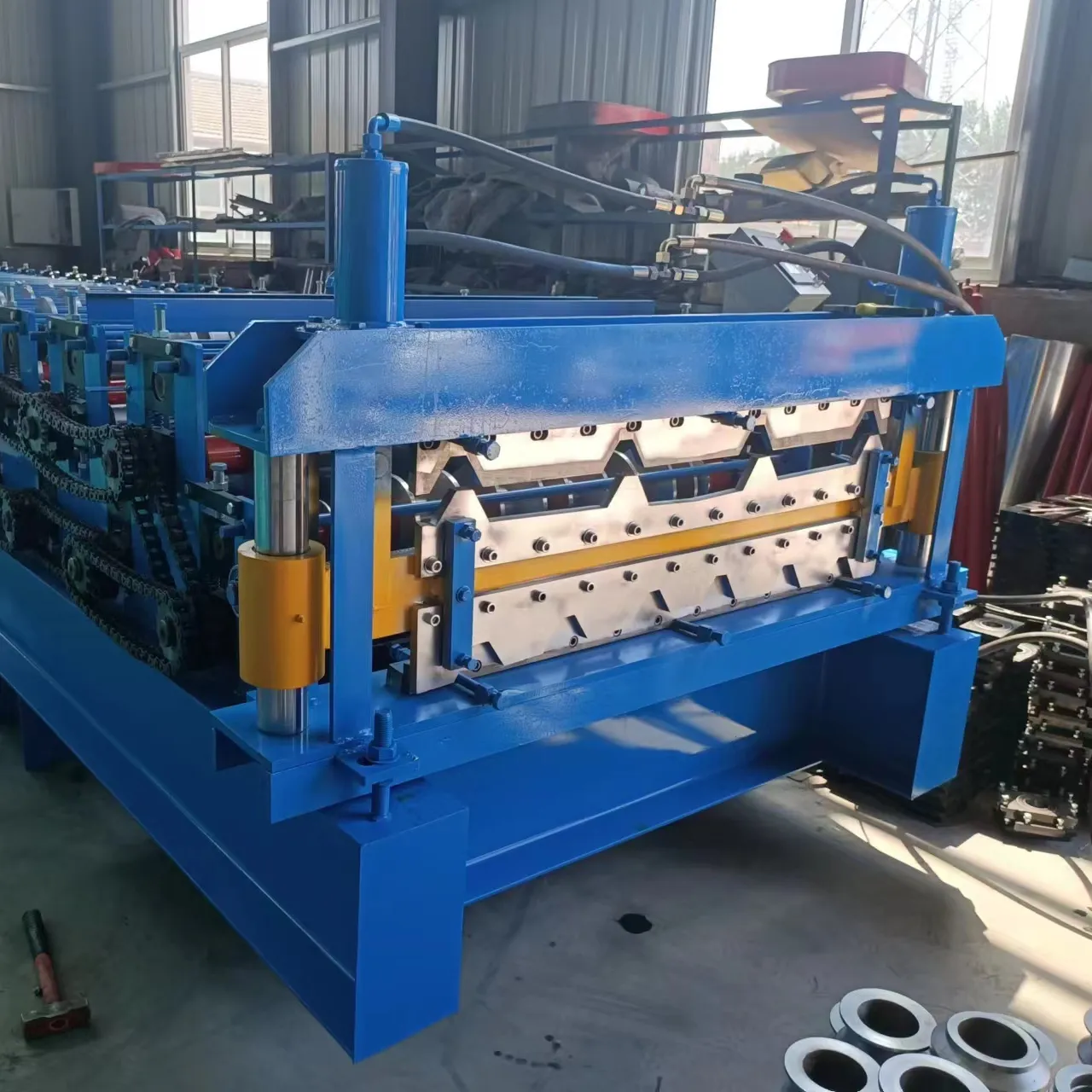 Tr4 Roofing Sheet Making Trapezoidal Roofing Sheet Roll Forming Machine Engine Decking Machine Hot Sale Product Metal Peru