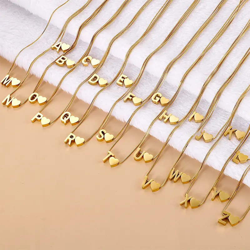 महिला सामान 18k सोने की प्लेटेड स्टेनलेस स्टील फैशन गहने छोटे दिल और अक्षर प्रारंभिक नेकलेस