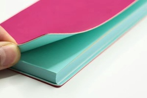 Logo de diseño personalizado de cuero sintético, cuaderno de cubierta blanda de Saffiano, páginas con borde impreso de colores, cuaderno grabado A5 - Product Image 2