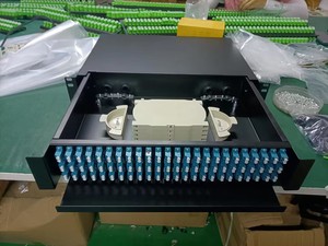 工厂供应24 48 96 144端口机架安装光纤电缆拉式配线架分路器盒，带FTTH接头托盘 - Product Image 3