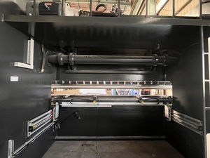 油圧サーボプレスブレーキ300T4000mm板金CNCプレスブレーキ機耐久性あり