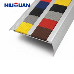 NIUYUAN OEM fabrika özel güvenlik kaymaz kavisli alüminyum merdiven <span class=keywords><strong>Nosing</strong></span> vinil zemin için - Product Image 5
