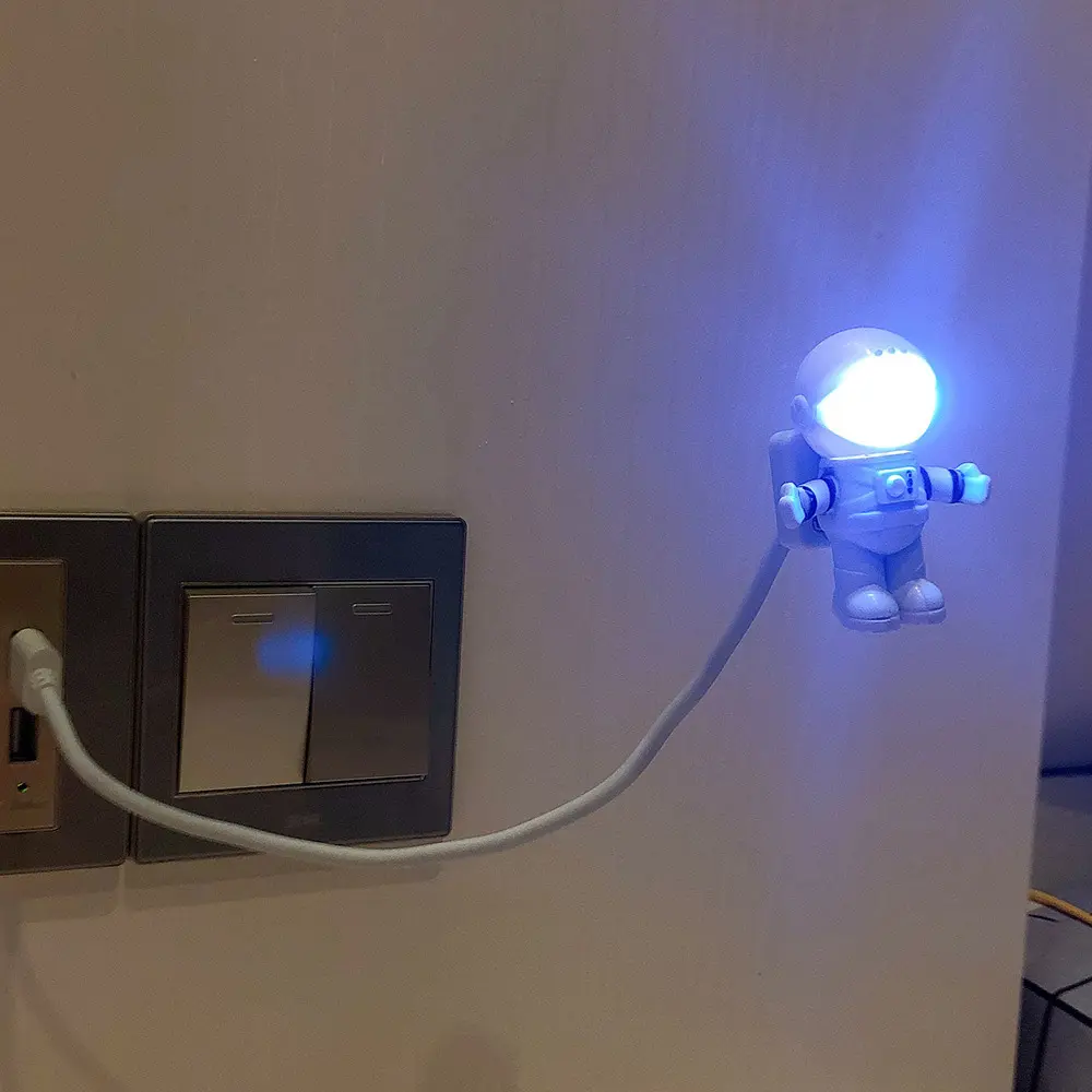 Mini lampe LED d'astronaute Flexible 5V, avec port USB, idéale pour la lecture, luminaire décoratif d'intérieur, idéal pour un bureau ou une Table de lecture