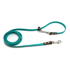 Correa de perro de PVC de alta calidad con logotipo personalizado Patrón sólido y decoración de remaches Diseño manos libres impermeable y multifuncional - Product Image 6