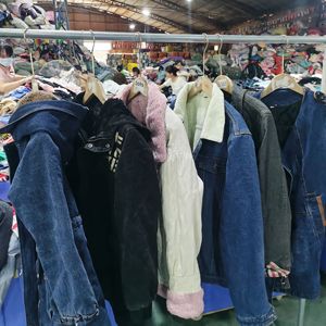 中国廉价工厂服装用于包价格二手男士白色牛仔夹克男士仿旧牛仔夹克