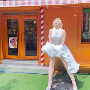 Handmade ngoài trời cuộc sống kích thước sợi thủy tinh tượng Marilyn Monroe thân thiện với môi nhựa Biểu Tượng nghệ thuật dân gian nghệ thuật hiện đại âm nhạc tình yêu-phong cách phim - Product Image 1