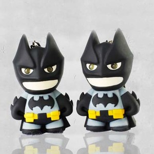 LEDライト付き漫画アニメバットマンライトフラッシュキーチェーンPVC人形キーチェーン - Product Image 3