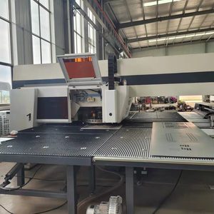 Punzonadora de torreta CNC con agujero de chapa metálica con sistema de carga automática - Product Image 4