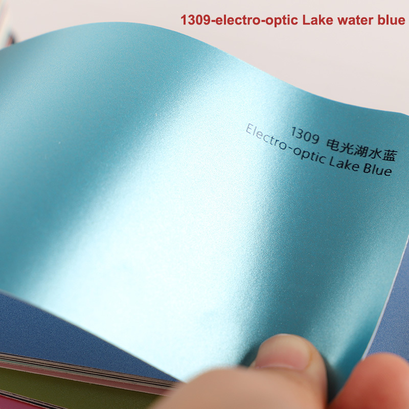 El agua del lago azul