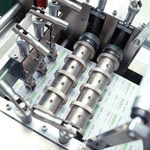 Vliesstoff-Alkoholdurchlässer-Verpackungsmaschine günstiger Preis Alkoholvorbereitungspads medizinische Alkoholdurchlässer-Maschine - Product Image 4