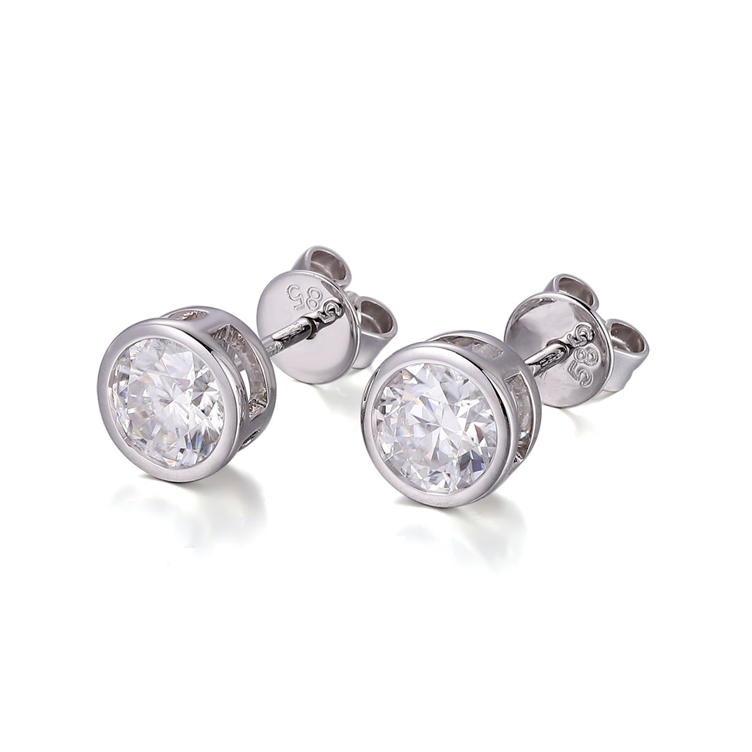 Boucles d'oreilles en or blanc 14 carats avec moissanite
