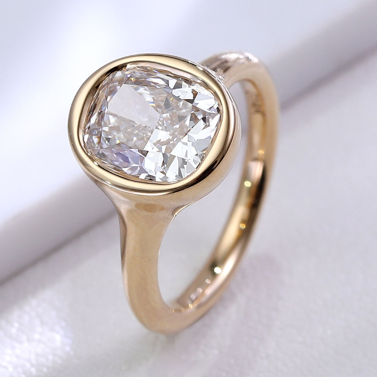 Anillo de diamantes de laboratorio de oro macizo de 14 quilates