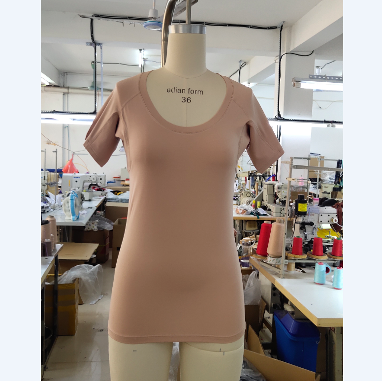 ผู้หญิง คอกลม สีเนื้อ