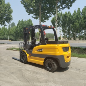 Piccolo carrello elevatore elettrico da 1 e 2 tonnellate con piattaforma idraulica a quattro ruote per la movimentazione del carico/scarico di sollevamento del veicolo - Product Image 5