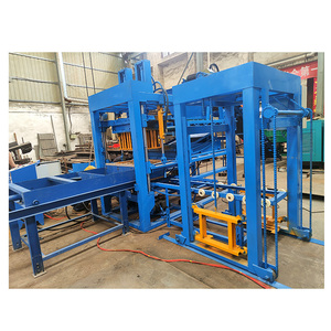 La máquina automática de bloques de pavimentadora de Dubái con sistema hidráulico QT 4-15 hace ladrillos huecos a partir de un motor componente de núcleo de cemento - Product Image 2