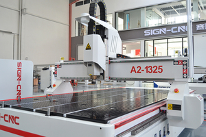 Máquina CNC de 3 ejes para trabajo en madera DSP/Mach 3 Sistema de Control 4x8 publicidad 1325 fresadora cnc de escritorio - Product Image 3