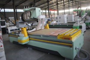 Máquina enrutadora CNC ATC multifunción, enrutador CNC ATC lineal de cuatro cabezales con 12 herramientas a la venta - Product Image 3