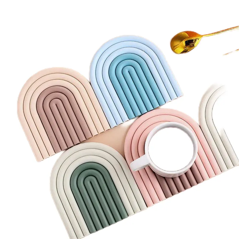 주방 액세서리를위한 여러 가지 빛깔의 무지개 코스터 U 자형 실리콘 플레이스매트
