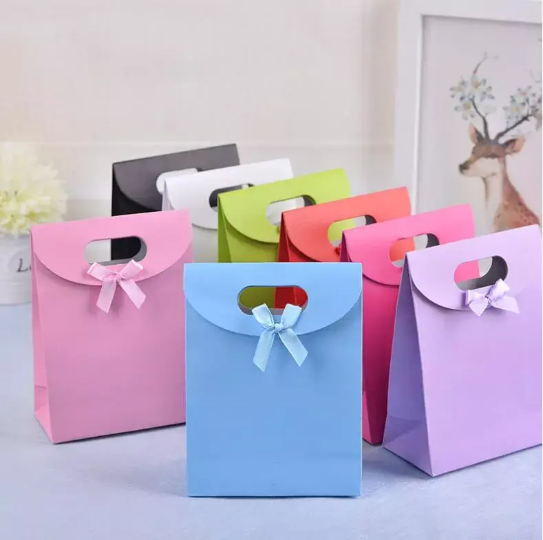 Aanpasbare Gedrukt Decoratieve Mini Witte Kaart Papier Gift Bag Met Strik