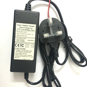 充電式バッテリーで複数のLEDライトを充電する1S 4.2V 4Aリチウムイオンバッテリー充電器 - Product Image 2