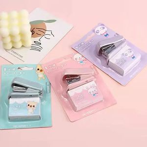 Papeterie scolaire de haute qualité mignon Kawaii Portable en plastique Mini agrafeuse en papier étudiants petites agrafeuses - Product Image 1