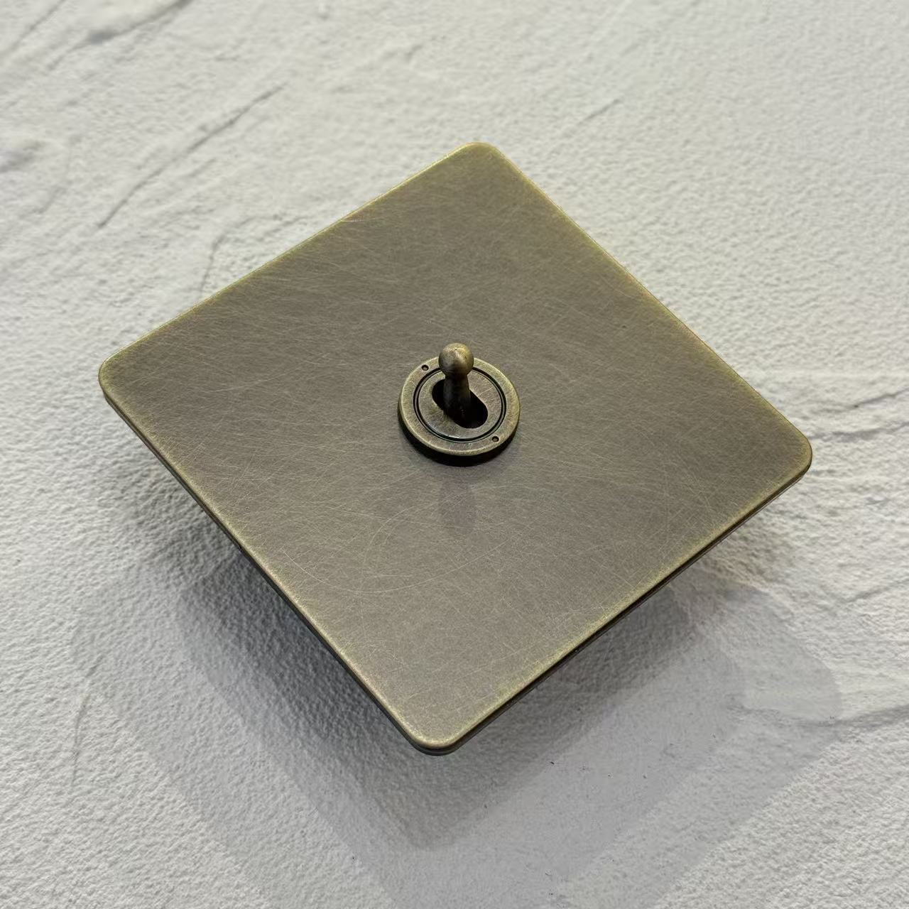 1 gang 3 way(toggle switch)