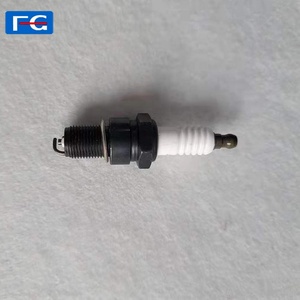 Piezas originales de coche, bujía automática de motor de coche, bujía automática R42XLS CR43TS, venta al por mayor para bujía de motor de coche - Product Image 3