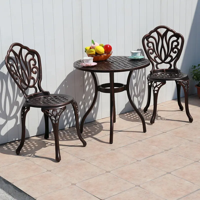 Foshan Premium Outdoor Bistro Dining Set mobili da sposa caffè europeo esterno piccolo tavolo rotondo sedie a 2 posti