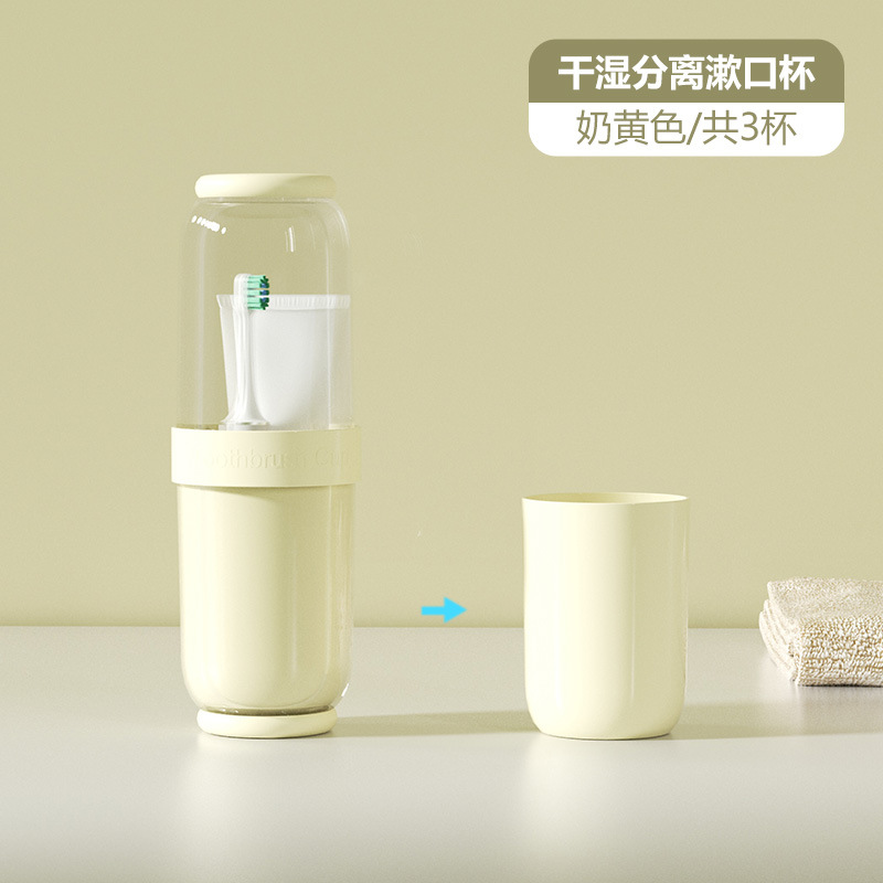 Trois tasses de lait jaune