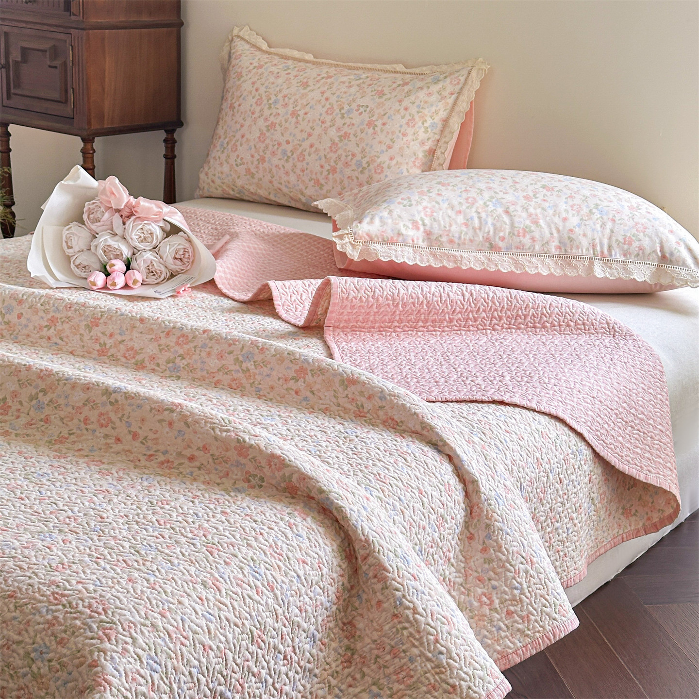 Powder-infused dream bedspread