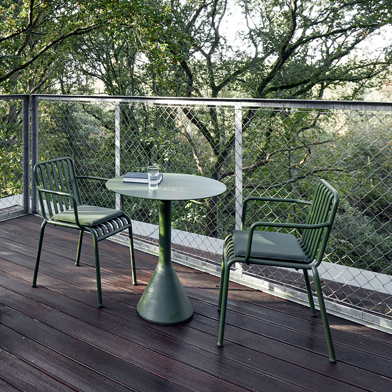 60 diamètre une table et deux chaises
