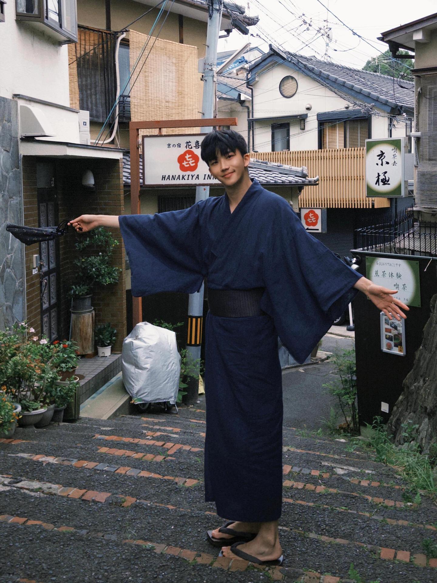 7 kimonos avec obi inclus