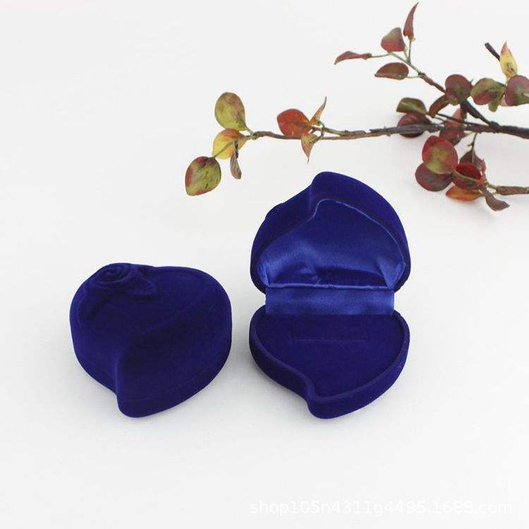 Azul + azul + un anillo