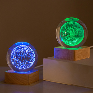 כדור חריטת קריסטל 3D חלומי עם צבעים משתנה LED מנורת שולחן מנורת לילה כדור קריסטל סאטורן