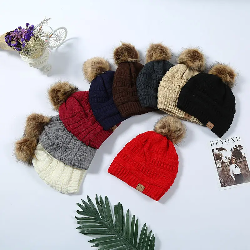 Pom Poms Ball Beanie Knitting Hats cappello lavorato a maglia colorato con pompon all'ingrosso Faux Fur Premium 100% acrilico adulti ACE Female 58cm