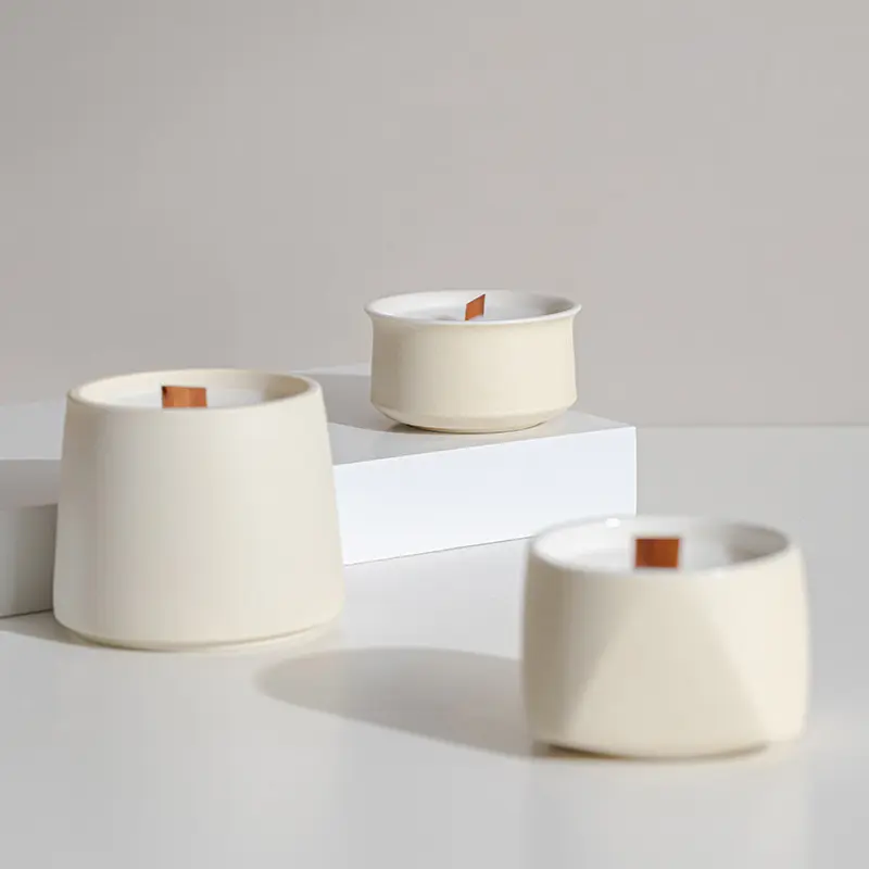 Personalizado venta al por mayor directo de fábrica de cerámica hecha a mano en forma de vela tarro de cerámica tarro para vela