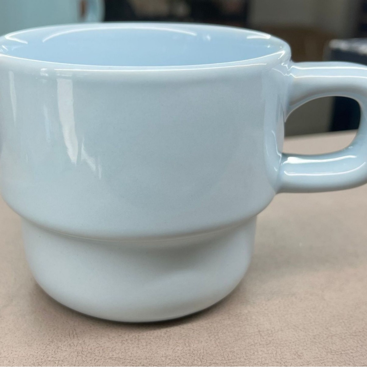 Azul claro taza desnuda