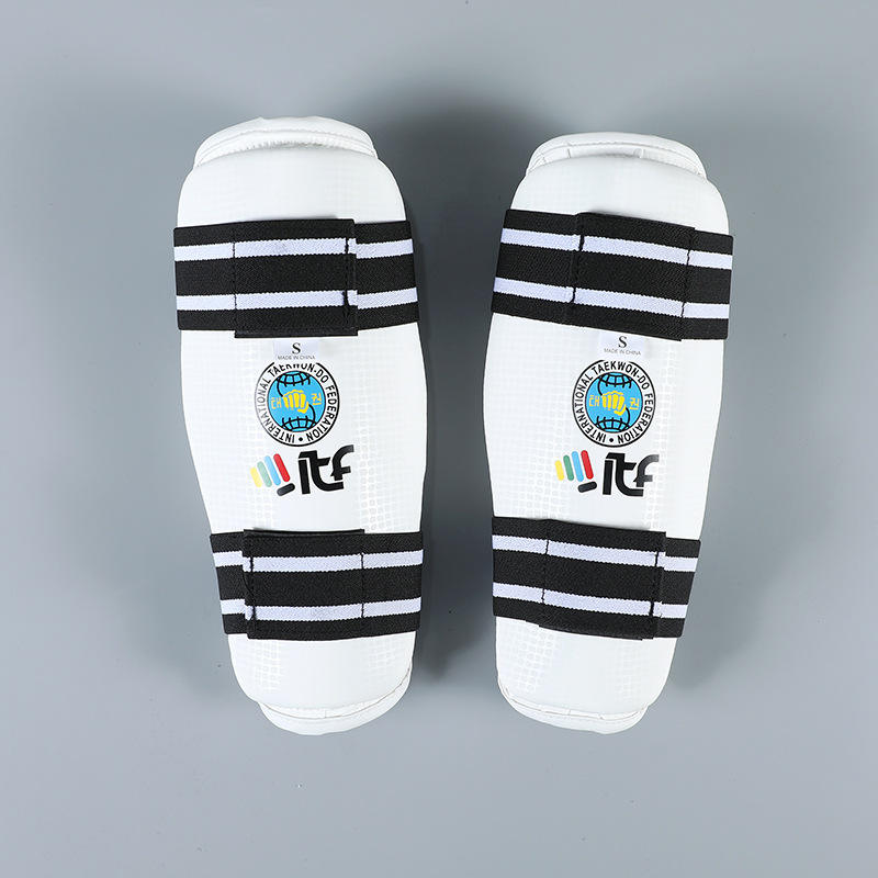 สนับแข้งสีขาวหลากสี