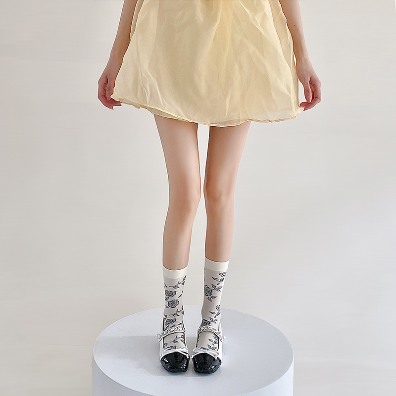 ถุงเท้าครึ่งน่องสีเบจ