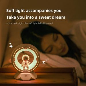 SHKL批发宇航员太空夜灯发光二极管灯创意桌u盘插头儿童书桌卧室客厅生日圣诞节