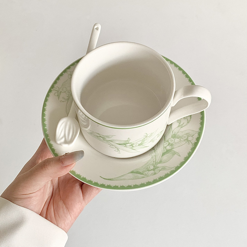 Muguet vert - une tasse et une soucoupe - sans cuillère