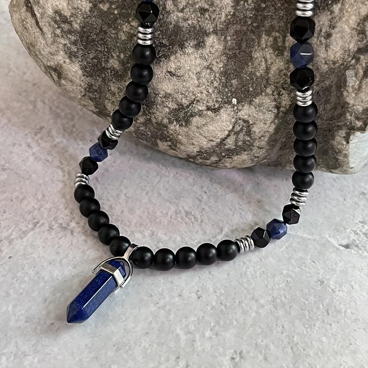 collana con pendente in lapislazzuli imitazione blu