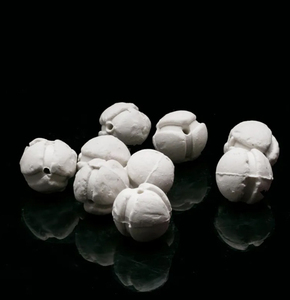 Industrial Catalyst Carrier Perforated Porous Alumina <strong>Ceramic</strong> Balls Filtering Balls