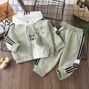 <span class=keywords><strong>2025</strong></span>新款儿童棉质运动套装男童休闲连帽棒球服印花图案秋季时尚